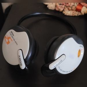Vintage AM/FM Sony Walkman Mega Bass headset